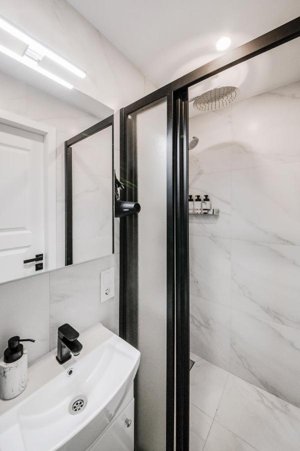 Stylish Apartment In Zverynas Vilnius Luaran gambar